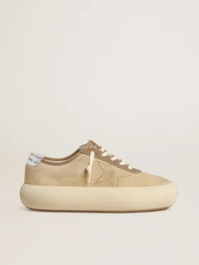 Space-Star para mujer en gamuza beige con estrella perforada y lengüeta del tacón en plata metalizada