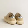 Space-Star para hombre en gamuza beige con estrella perforada y lengüeta metálica plateada en el talón