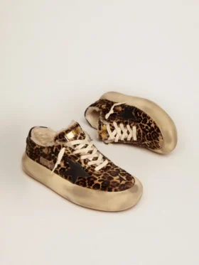 Space-Star para hombre en piel de potro con estampado animal y forro de piel de oveja