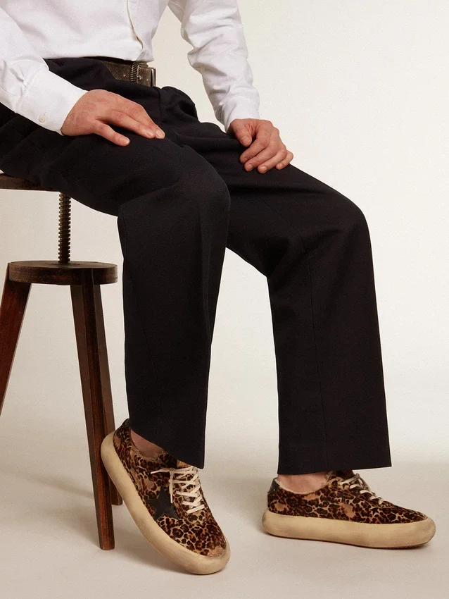 Space-Star para hombre en piel de potro con estampado animal y forro de piel de oveja