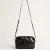 Star Bag en cuero negro brillante con estrella tono sobre tono