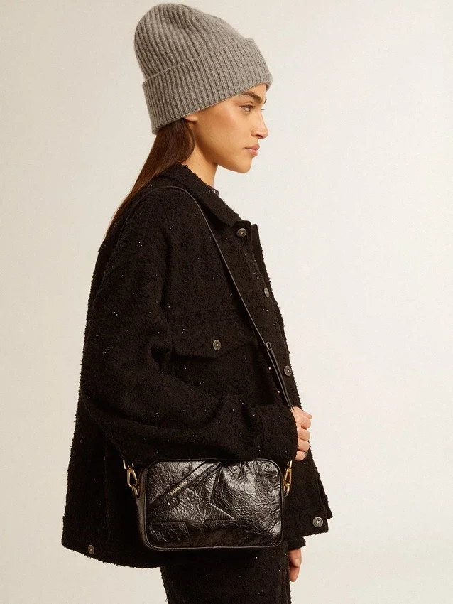 Star Bag en cuero negro brillante con estrella tono sobre tono