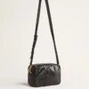 Star Bag en cuero negro brillante con estrella tono sobre tono