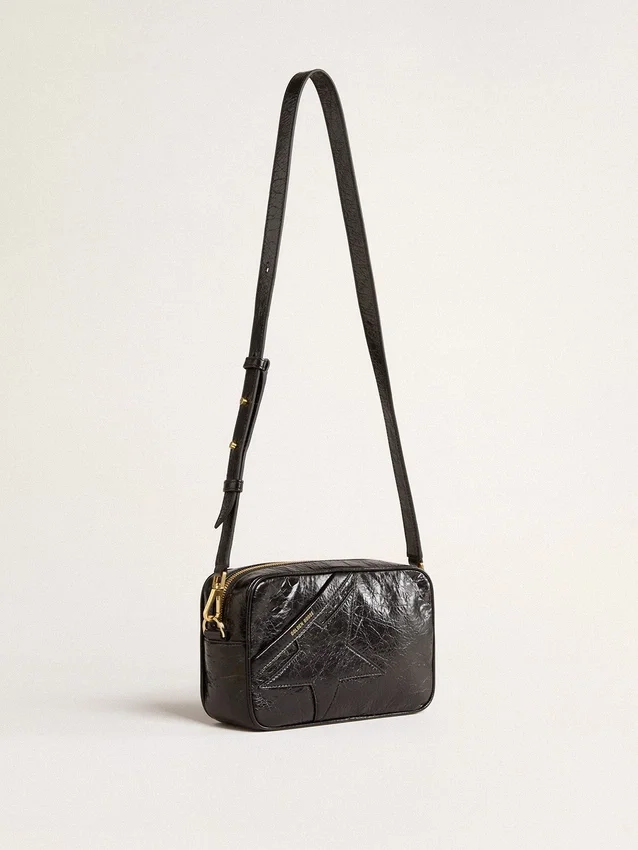 Star Bag en cuero negro brillante con estrella tono sobre tono