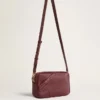Star Bag en cuero rojo vino con estrella tono sobre tono