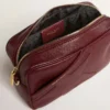 Star Bag en cuero rojo vino con estrella tono sobre tono