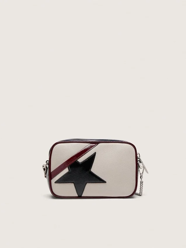 Star Bag Mini en cuero blanco mantequilla con estrella negra y detalles en burdeos y azul oscuro