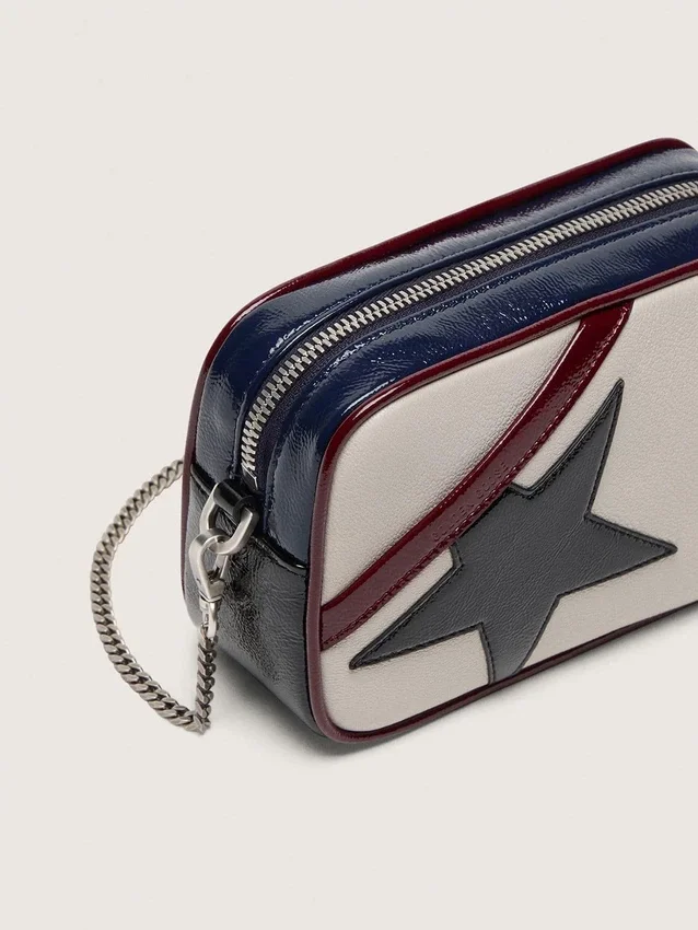 Star Bag Mini en cuero blanco mantequilla con estrella negra y detalles en burdeos y azul oscuro