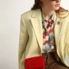 Star Bag Mini para mujer en cuero pintado de rojo con estrella tono sobre tono