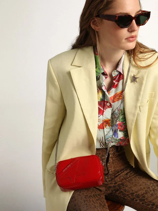 Star Bag Mini para mujer en cuero pintado de rojo con estrella tono sobre tono