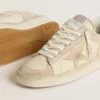 Stardan en gamuza y cuero color crema con cristales Swarovski y una estrella de gamuza