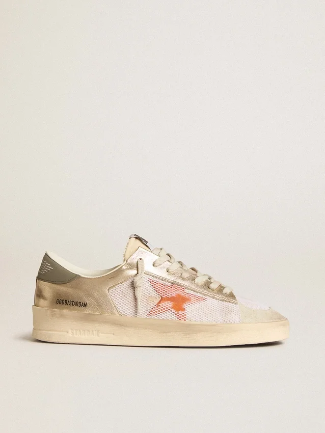 Stardan en malla blanca con estrella naranja e inserciones de cuero platino