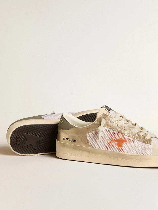 Stardan en malla blanca con estrella naranja e inserciones de cuero platino