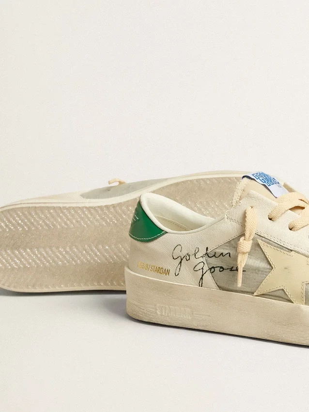 Stardan en piel napa blanca con estrella de piel color crema