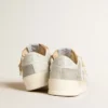 Stardan en piel napa gris y malla blanca con estrella de piel gris