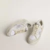 Stardan LTD en cuero blanco con estrella y lengüeta en el talón de gamuza gris hielo