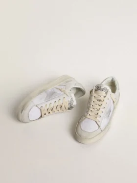 Stardan LTD en cuero blanco con estrella y lengüeta en el talón de gamuza gris hielo