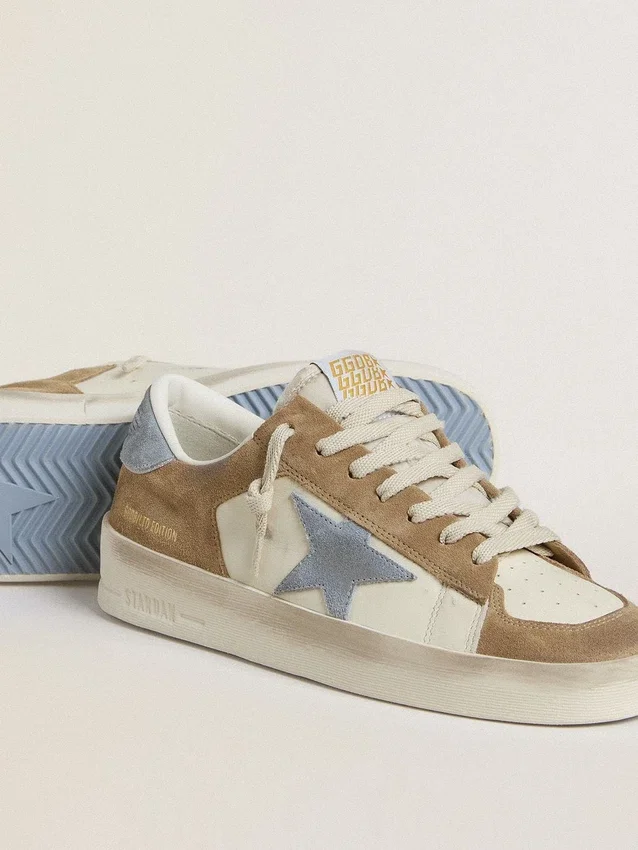 Stardan LTD en cuero blanco y gamuza color tabaco con estrella y lengüeta del talón de gamuza azul claro