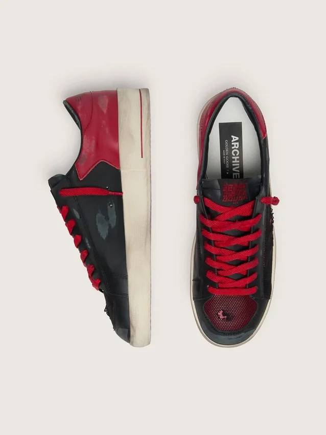 Stardan para hombre en cuero negro con estrella roja e inserciones de malla negra y cuero rojo