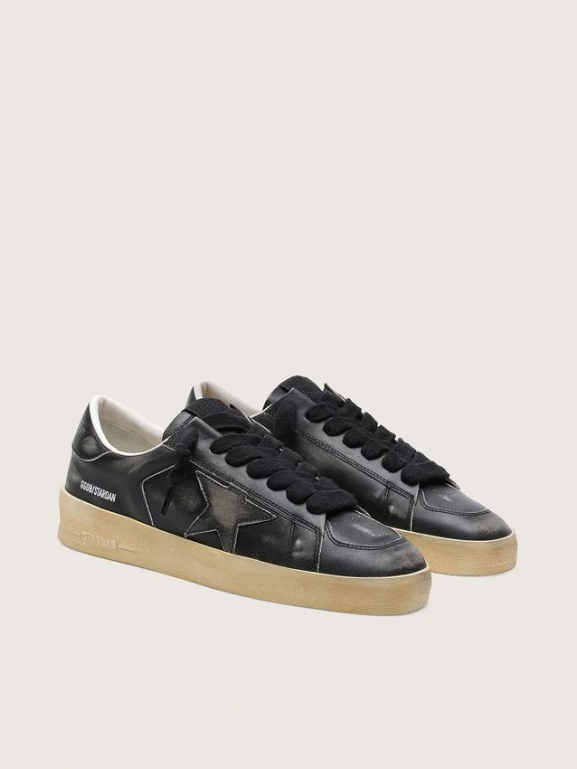 Stardan para hombre en cuero negro con estrella y lengüeta en el talón de cuero negro