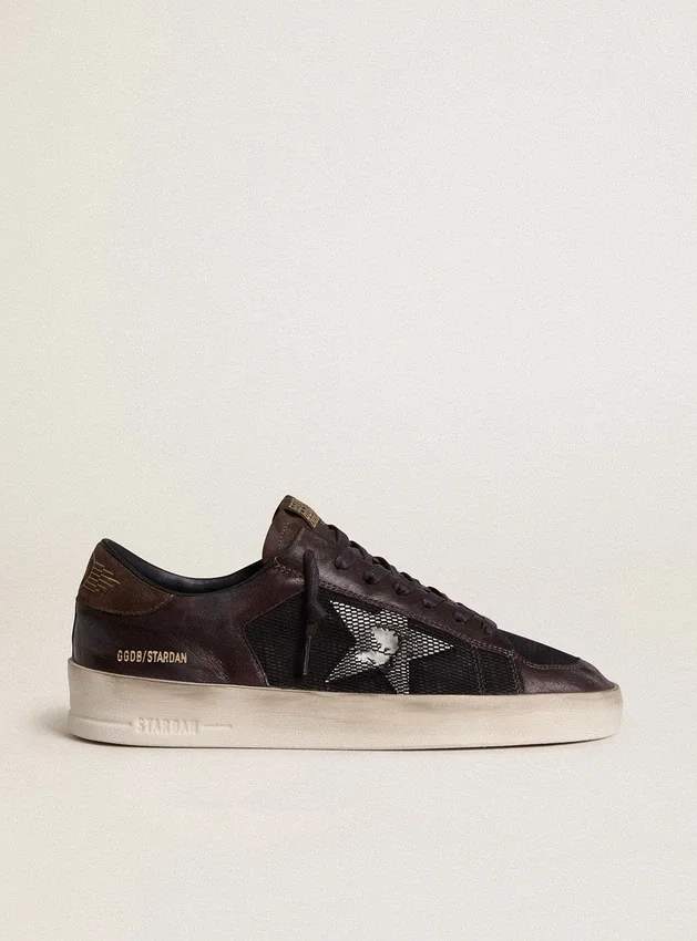 Stardan para hombre en gamuza marrón y malla negra con estrella de cuero blanco e inserciones de cuero napa