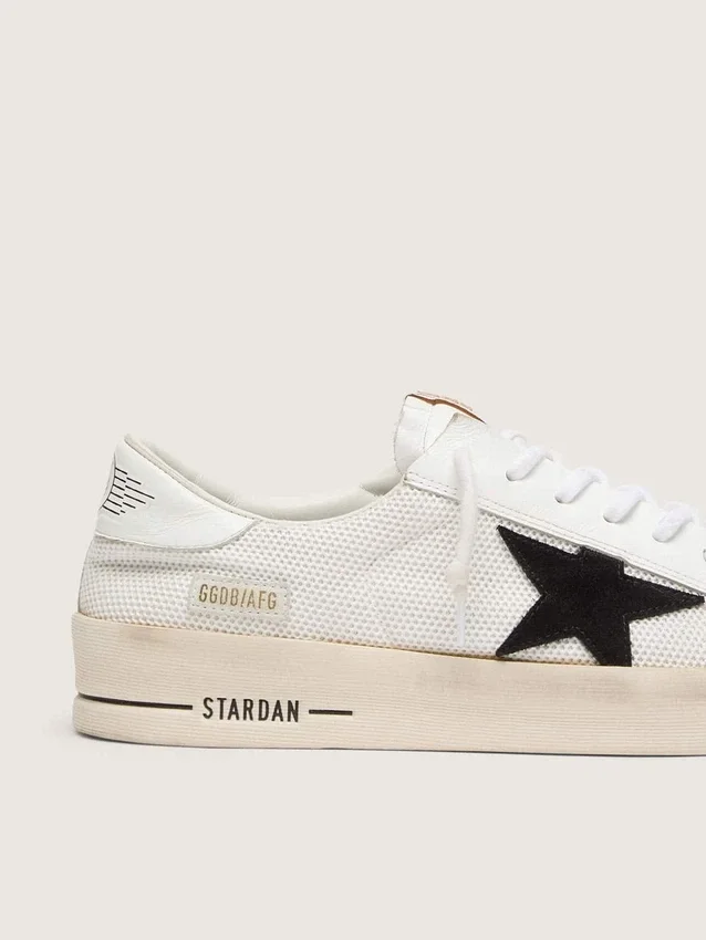 Stardan para hombre en malla blanca con estrella de gamuza negra