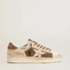 Stardan para mujer en gamuza verde militar y piel de potro beige con estrella de gamuza beige