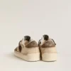 Stardan para mujer en gamuza verde militar y piel de potro beige con estrella de gamuza beige