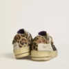 Stardan para mujer en napa y malla con lengüeta en el talón de piel de potro con estampado de leopardo
