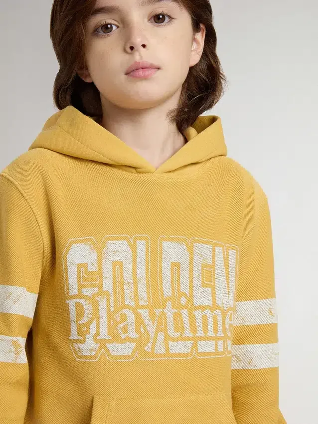 Sudadera amarilla para niños con estampado vintage
