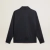 Sudadera azul oscuro con franja blanca y estrellas azules en contraste
