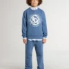 Sudadera azul para niños con parches blancos en relieve