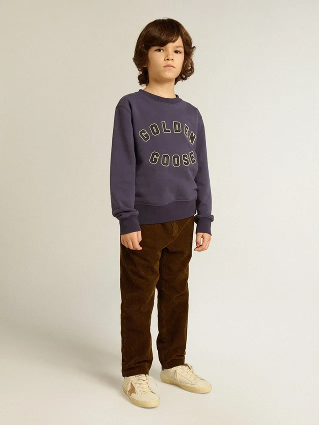Sudadera azul violeta con el letrero de golden goose en el frente