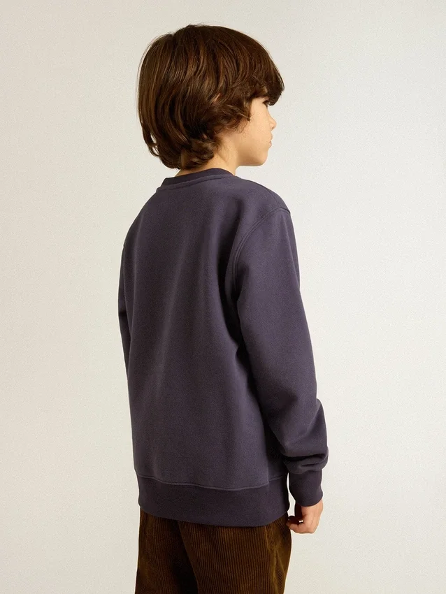 Sudadera azul violeta con el letrero de golden goose en el frente