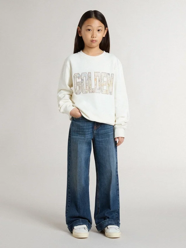 Sudadera blanca para niñas con letras doradas multicolores en el frente