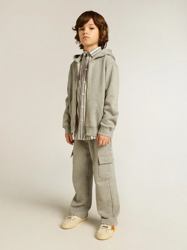 Sudadera con capucha gris jaspeada con estampado en la espalda