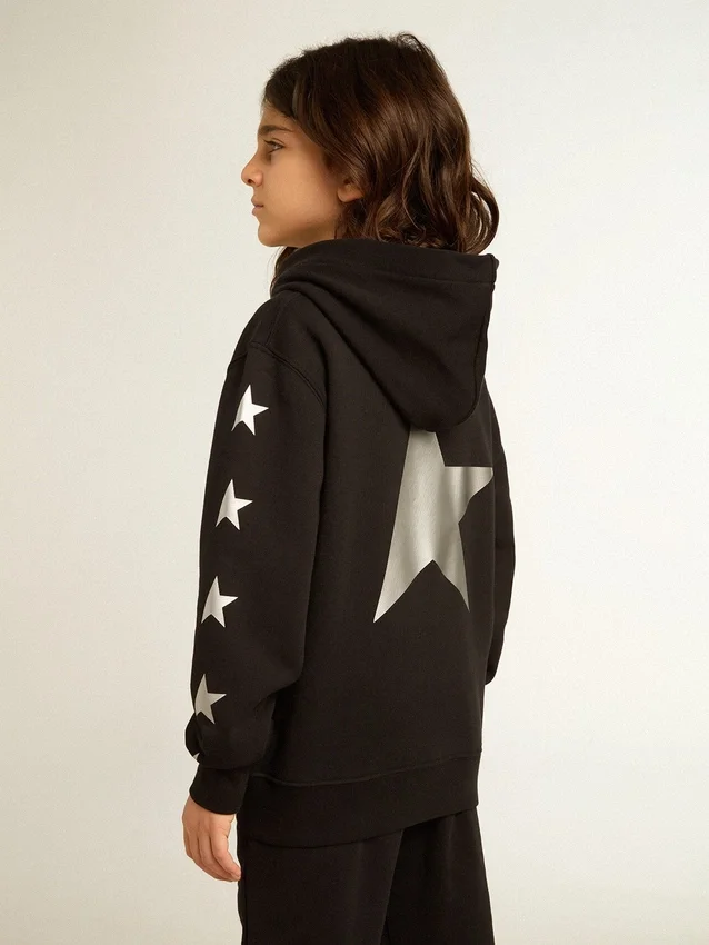 Sudadera con capucha para niños en negro con estrellas plateadas en contraste