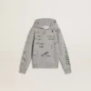 Sudadera gris para niños con letras impresas multicolores