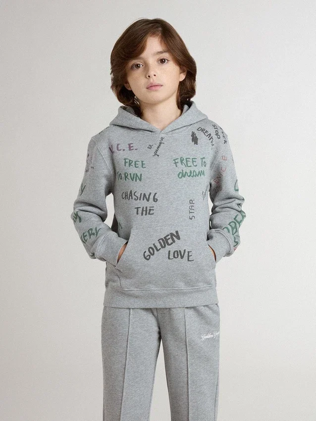 Sudadera gris para niños con letras impresas multicolores