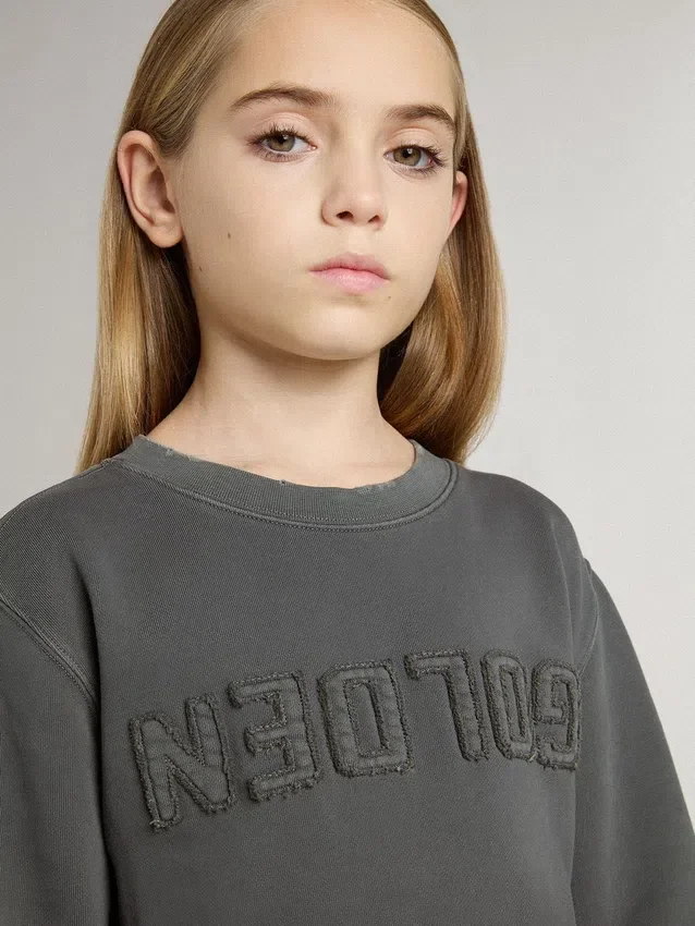 Sudadera gris para niños con logotipo en relieve