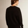 Sudadera negra de la Star Collection con estrella tono sobre tono en el frente
