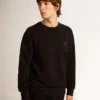 Sudadera negra de la Star Collection con estrella tono sobre tono en el frente