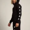 Sudadera negra de la Star Collection con estrellas blancas en contraste