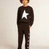 Sudadera negra para niños con una estrella grande blanca en el frente