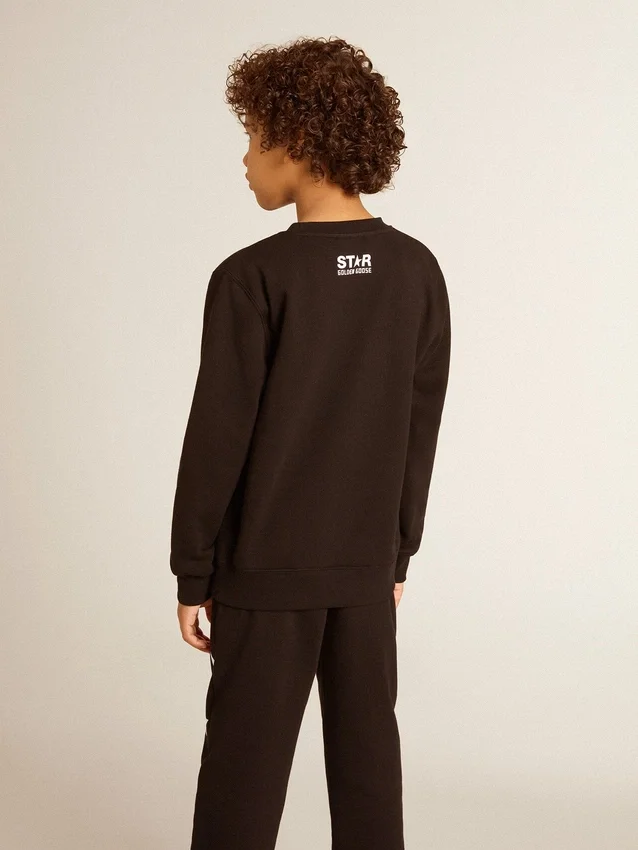 Sudadera negra para niños con una estrella grande blanca en el frente