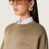 Sudadera unisex de algodón color verde militar con efecto desteñido y logotipo bordado