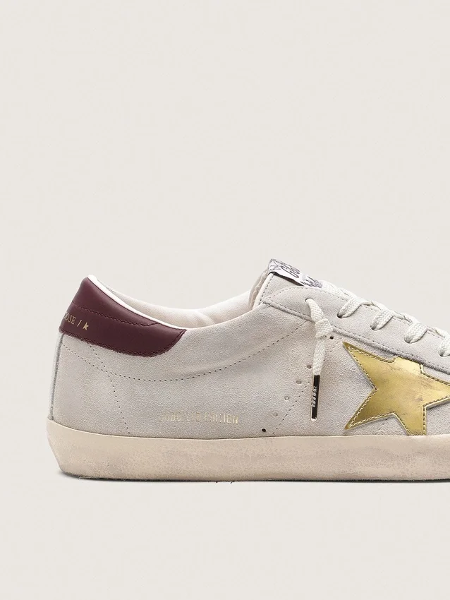 Super-Star CNY para hombre en gamuza color marfil con estrella de cuero metalizado y lengüeta del talón de cuero