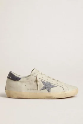 Super-Star con estrella de cuero color crema con cristales Swarovski y lengüeta del talón de cuero azul con estampado de lagarto