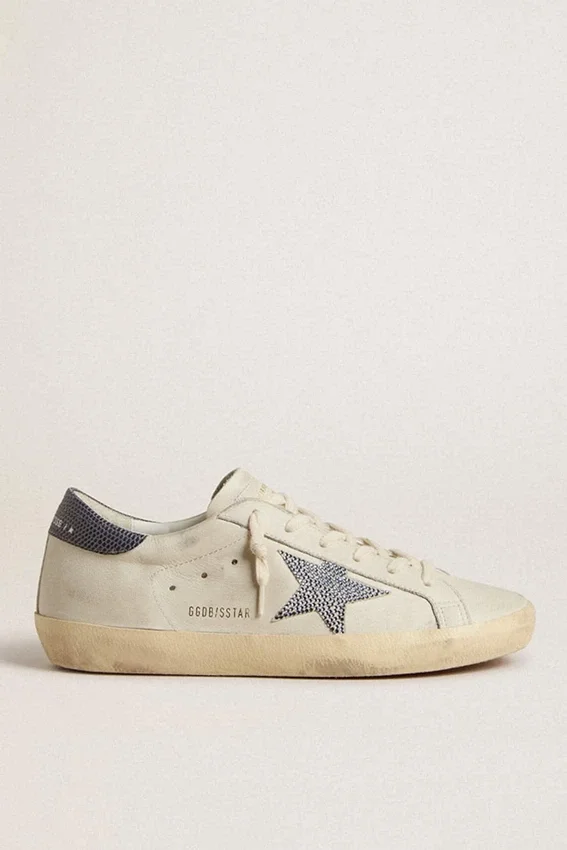 Super-Star con estrella de cuero color crema con cristales Swarovski y lengüeta del talón de cuero azul con estampado de lagarto