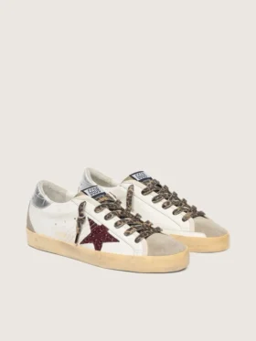 Super-Star con estrella de purpurina color burdeos y lengüeta del talón plateada